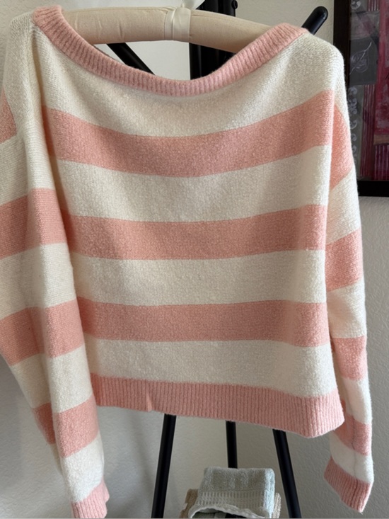 Alice + Olivia Sweaters - Alice + Olivia Pink and Cream Wide-Stripe Crewneck Sweater